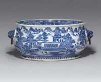 Qianlong（1736-95） AN UNUSUAL CIRCULAR BLUE AND WHITE WINE COOLER